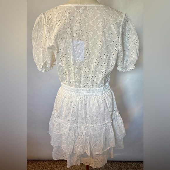 NEW w/TAGS WAYF White Eyelet Reese Smocked Waist Tiered Mini Dress Size Medium - Picture 5 of 10